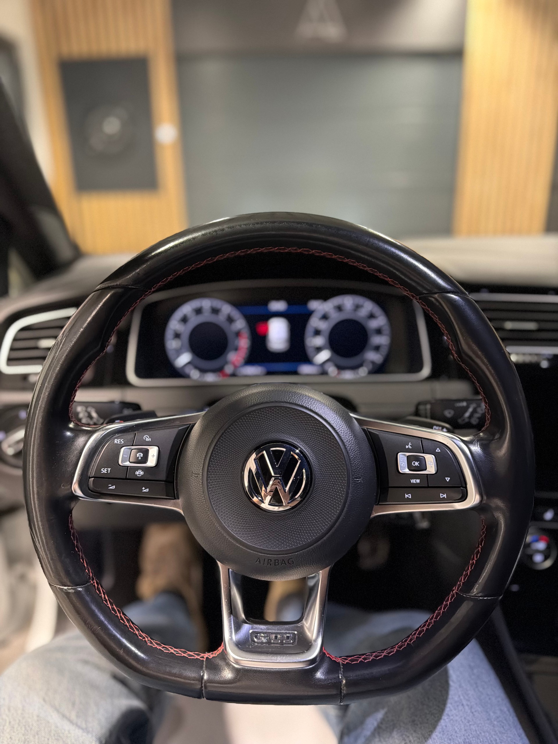 VW Golf 2.0 TSI GTI Performance DSG-image-12