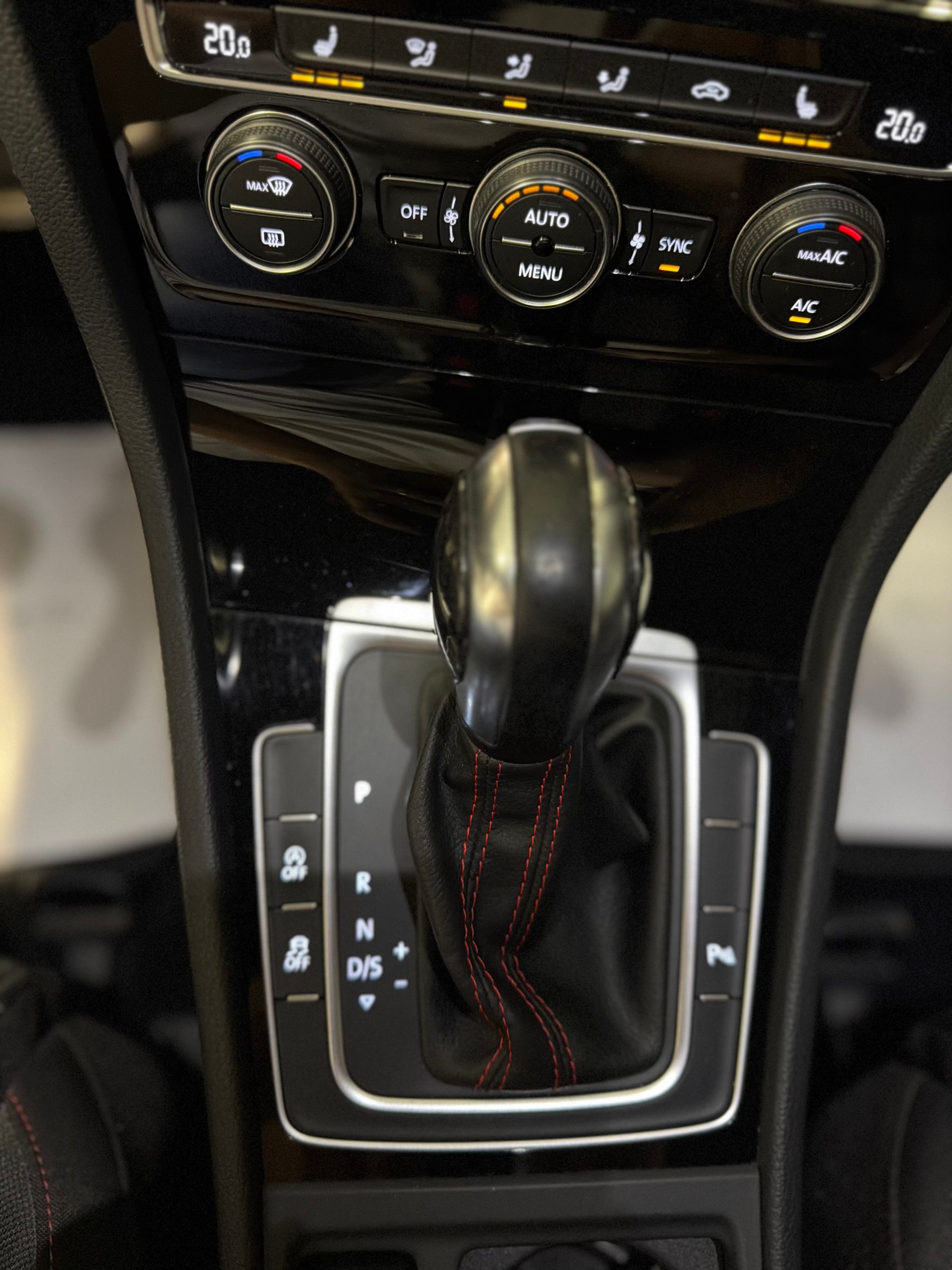 VW Golf 2.0 TSI GTI Performance DSG-image-16