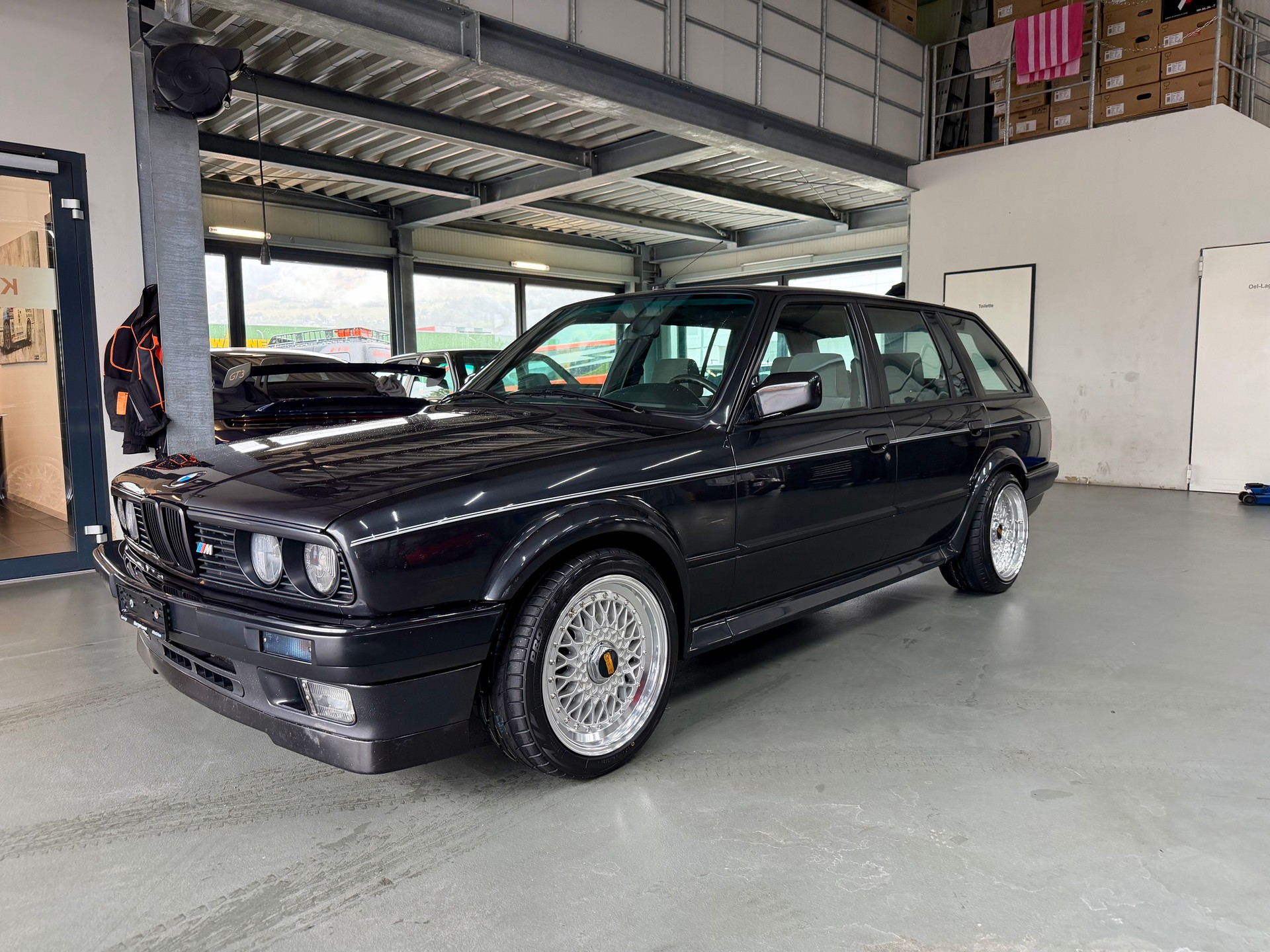 BMW 325iX A Touring-image-0