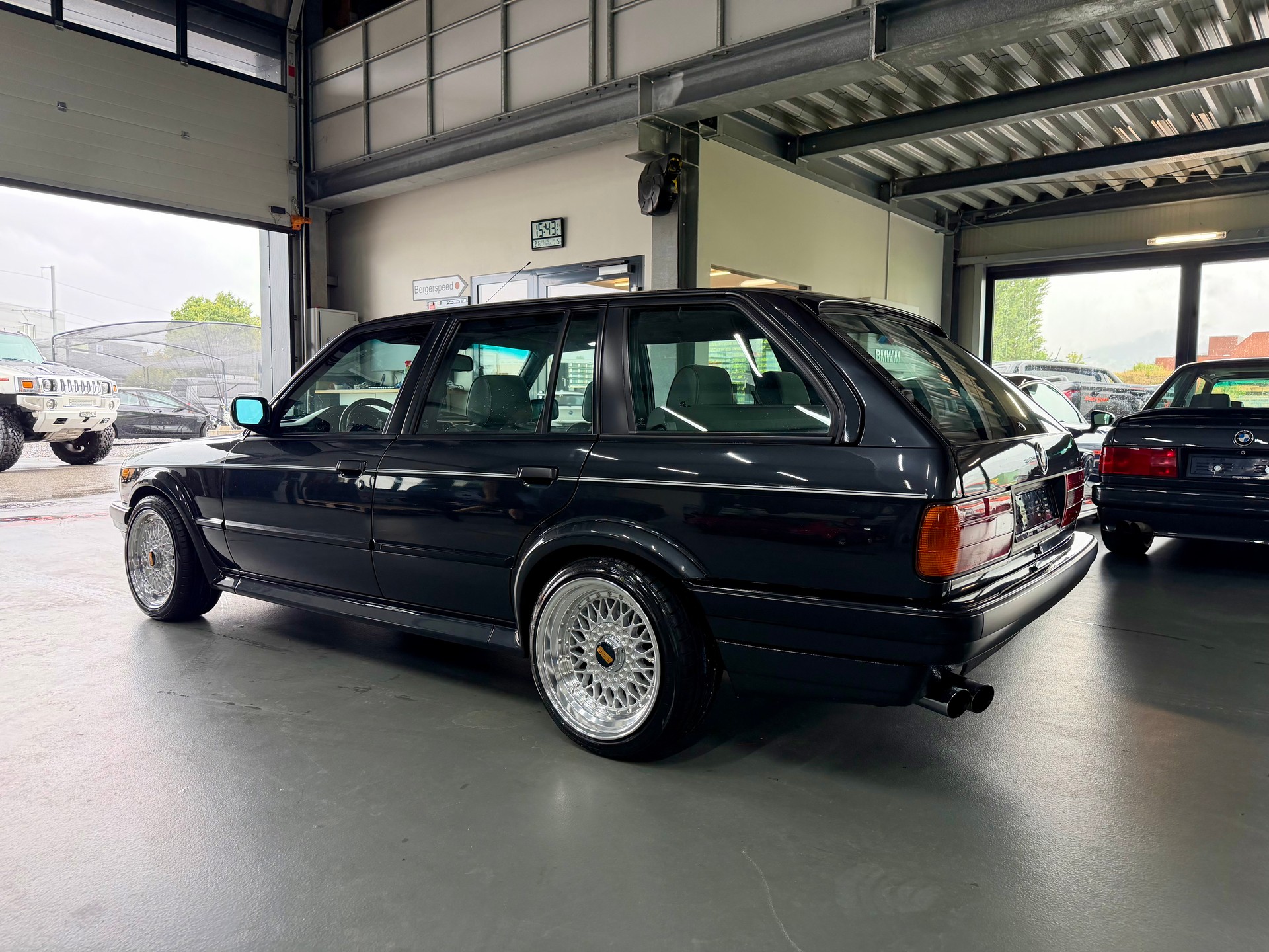 BMW 325iX A Touring-image-1
