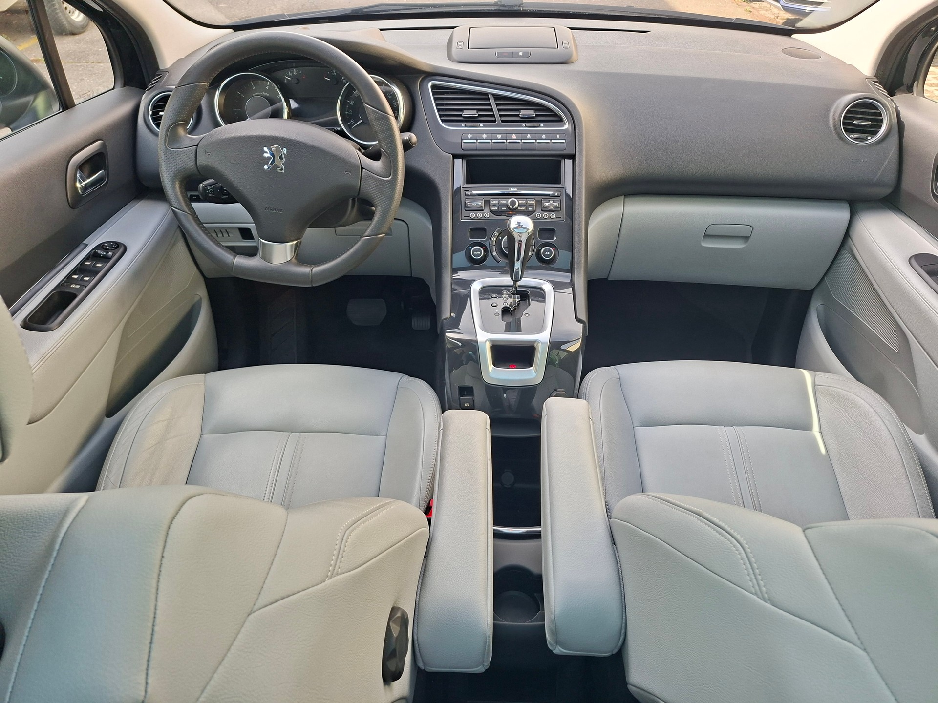 PEUGEOT 5008 1.6 16V T Sport Pack Automatic-image-8