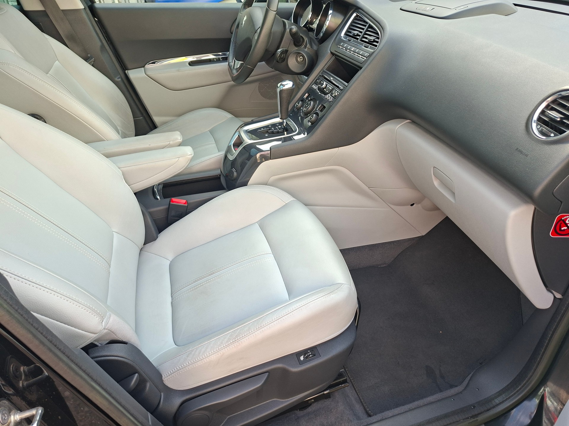 PEUGEOT 5008 1.6 16V T Sport Pack Automatic-image-7