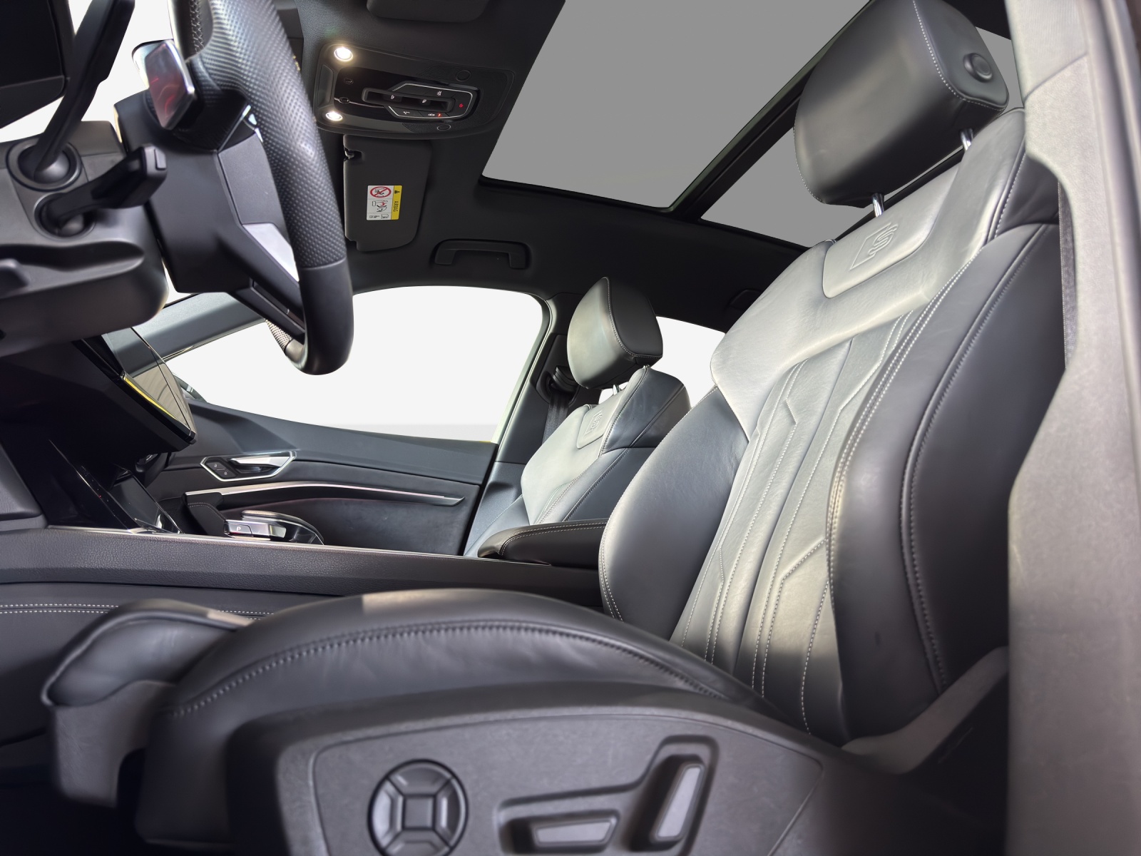AUDI e-tron 55 Sportback S Line quattro-image-15