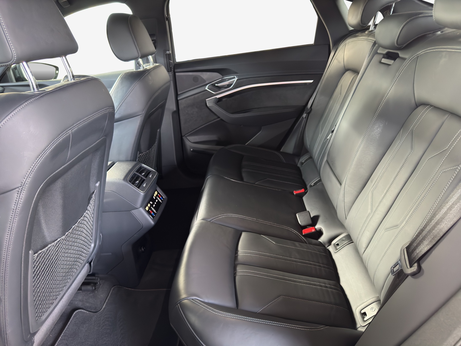 AUDI e-tron 55 Sportback S Line quattro-image-12