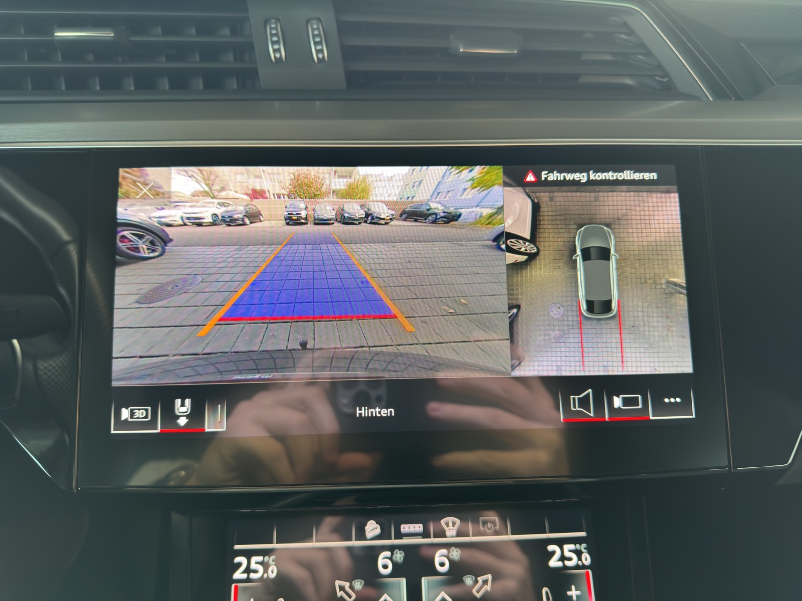 AUDI e-tron 55 Sportback S Line quattro-image-16