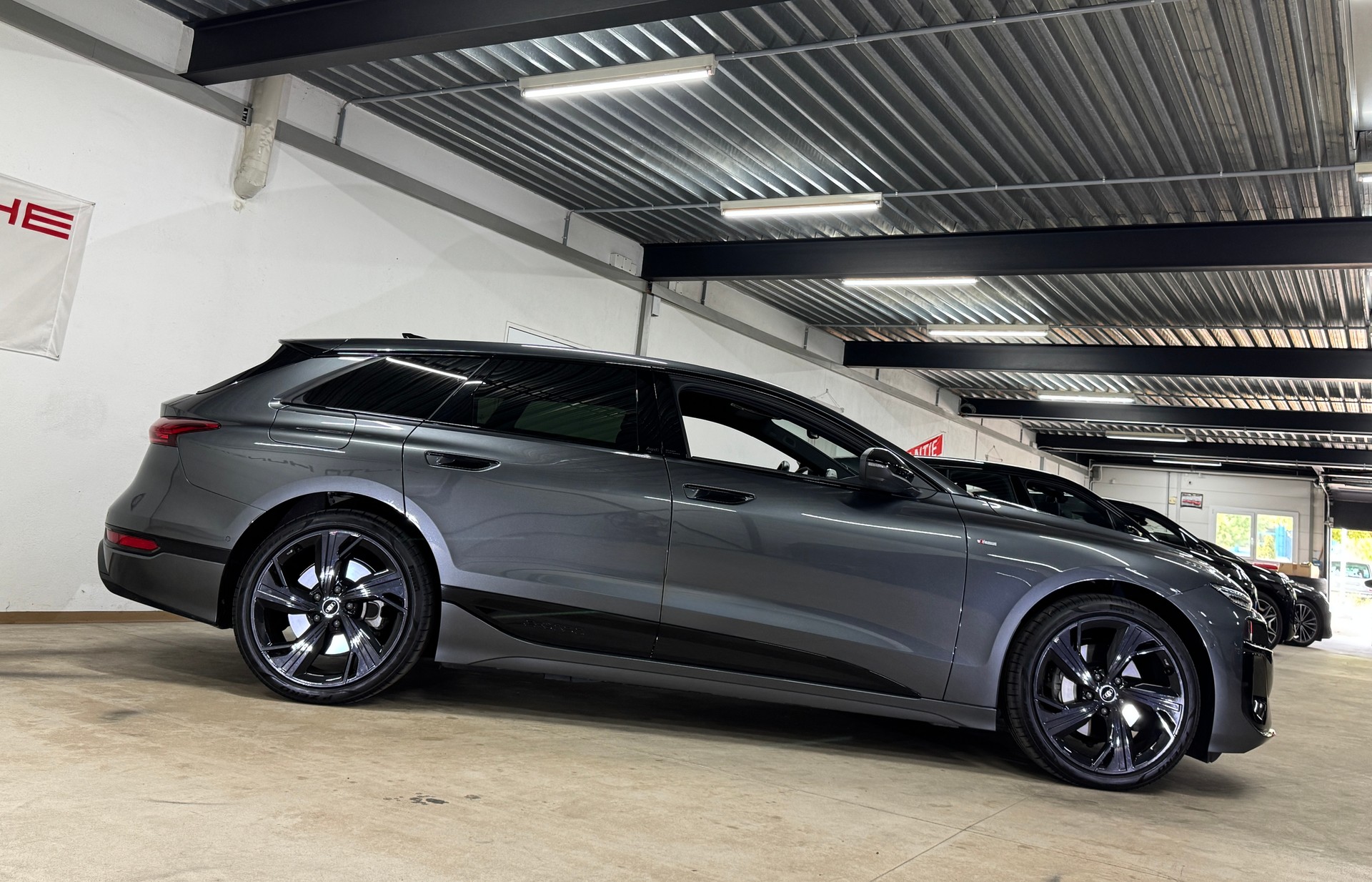 AUDI A6 Avant e-tron S-LINE quattro 428PS // CH-Fahrzeug // Paket Premium experience-image-3