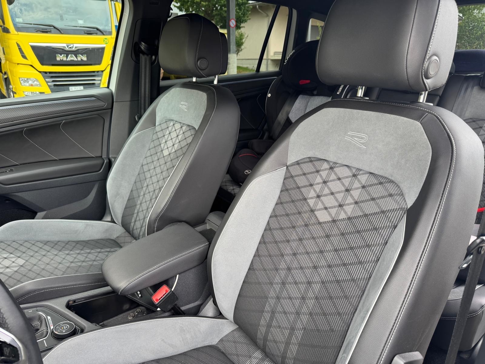 VW Tiguan 2.0 TDI SCR R-Line 4Motion DSG-image-9