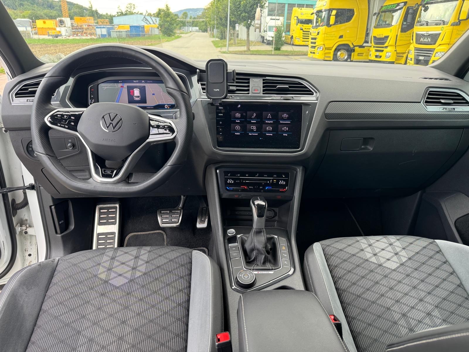 VW Tiguan 2.0 TDI SCR R-Line 4Motion DSG-image-6