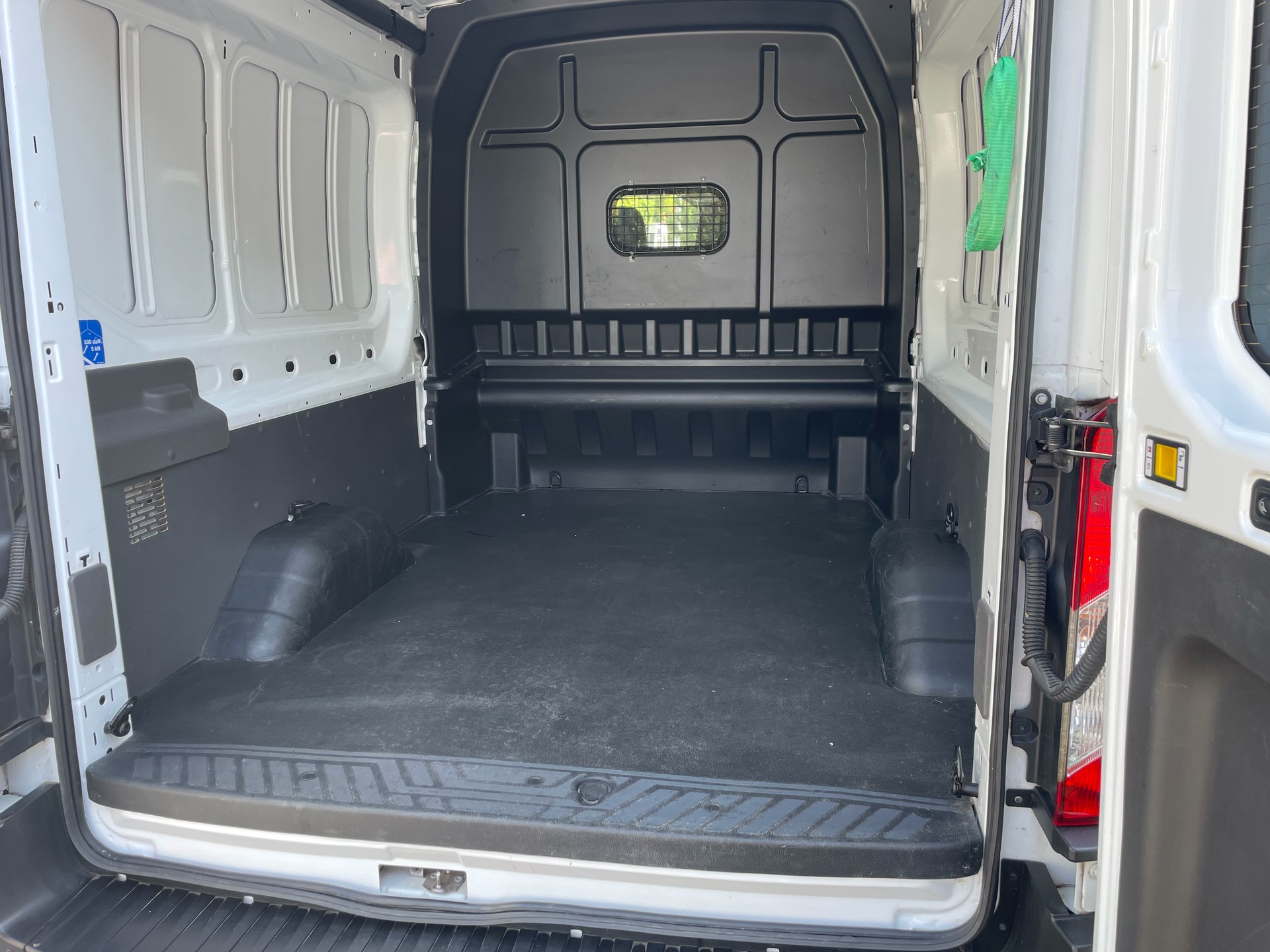 FORD Van 350 L2H2 2.0 EcoBlue 185 Trend-image-5