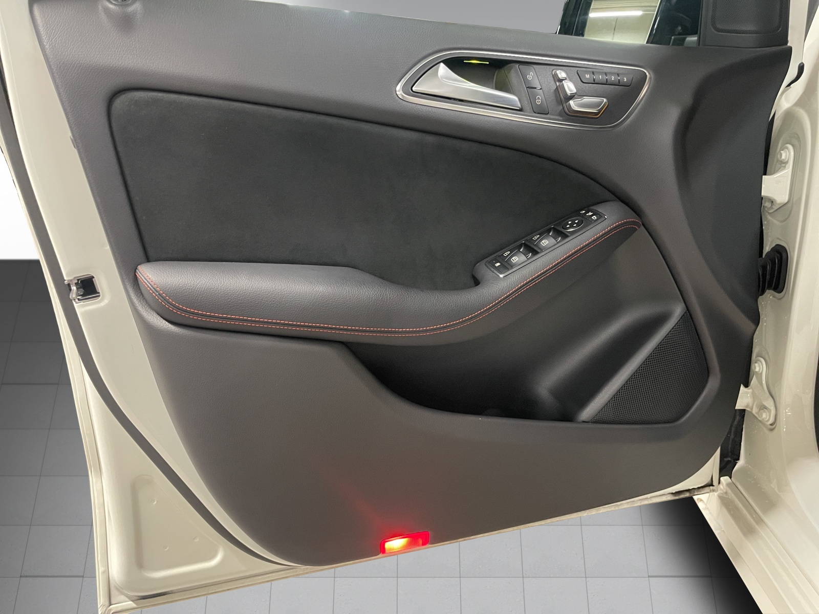 MERCEDES-BENZ B 220 AMG Line 4Matic 7G-DCT-image-7