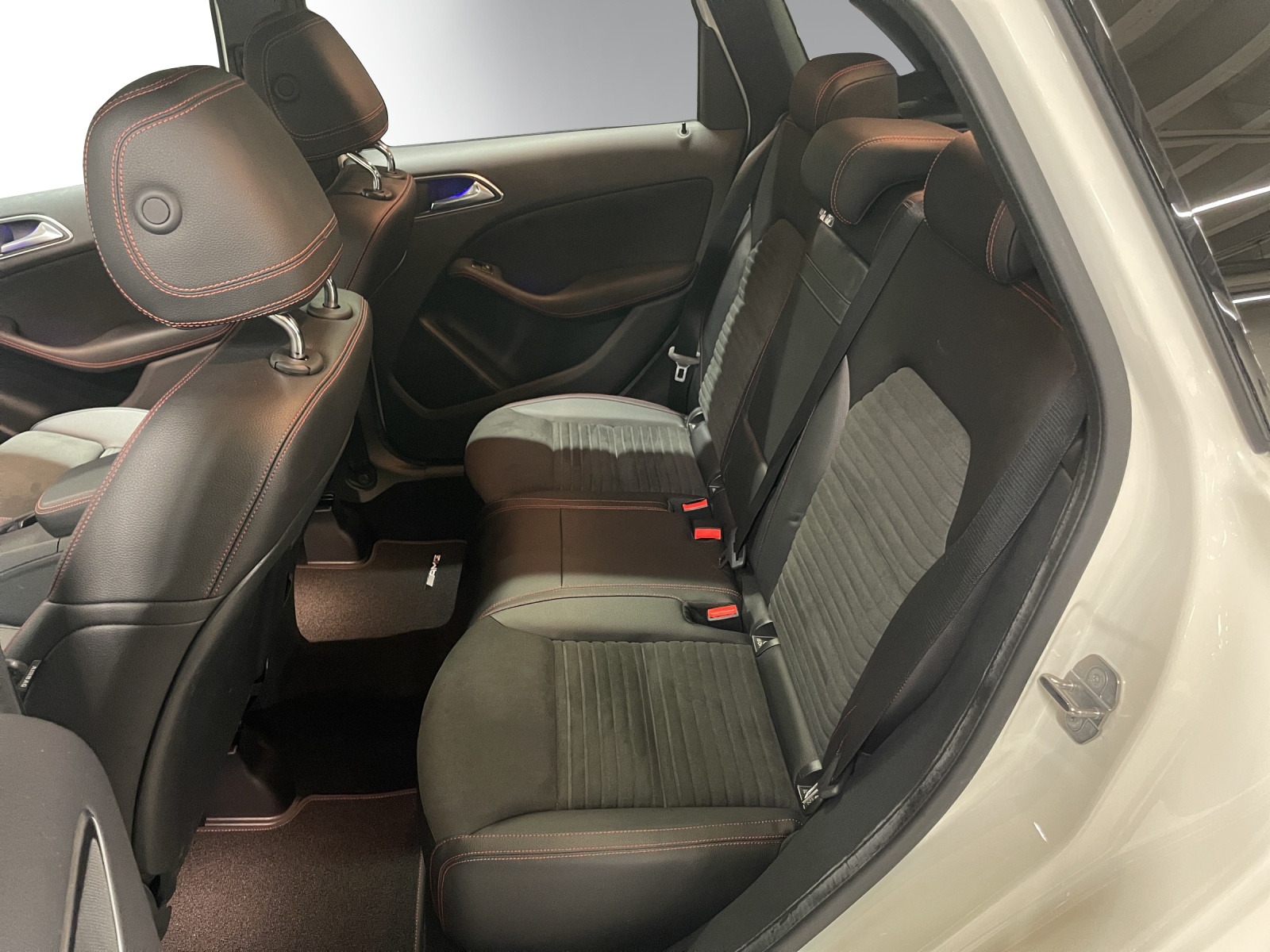 MERCEDES-BENZ B 220 AMG Line 4Matic 7G-DCT-image-10
