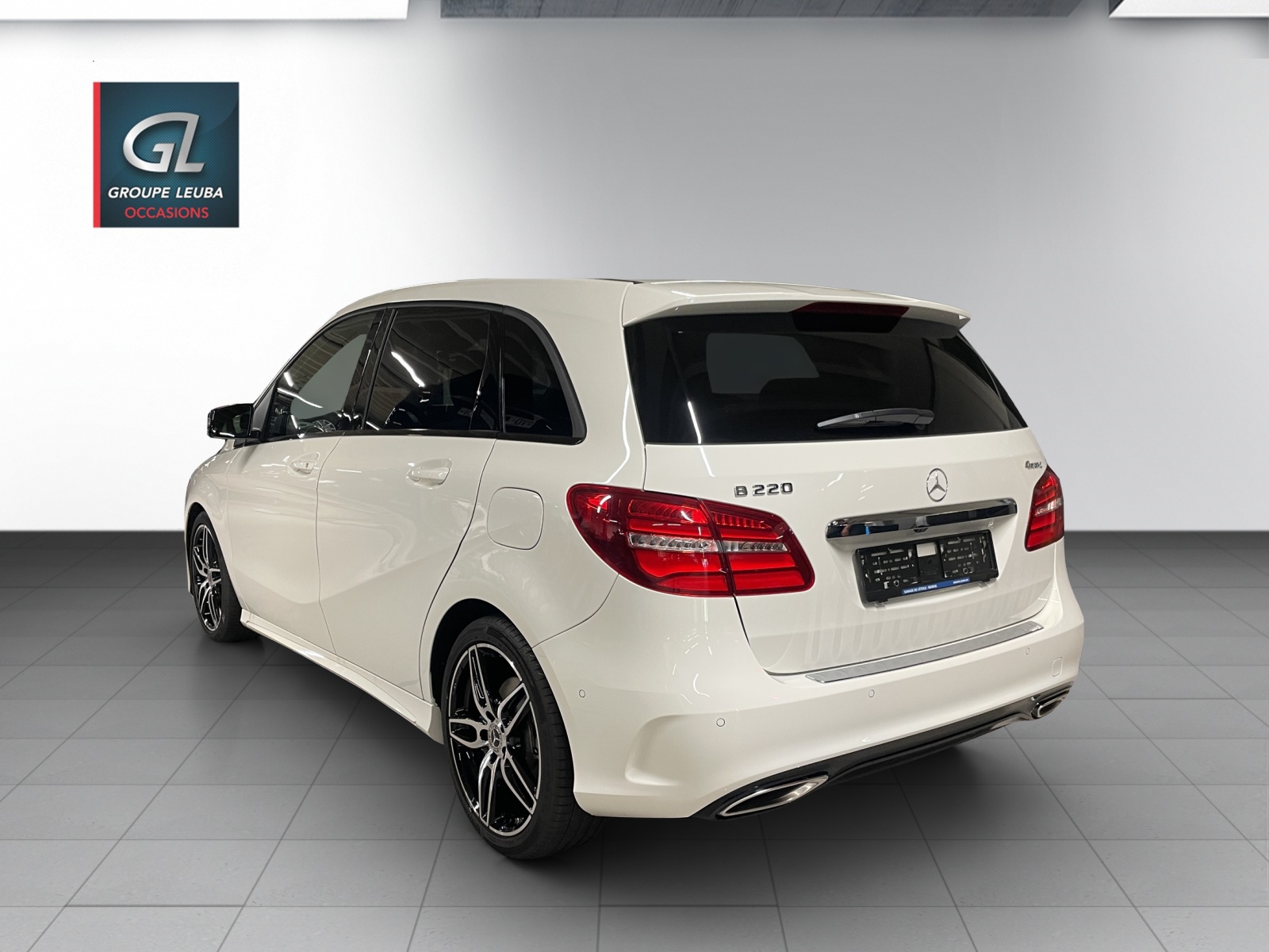 MERCEDES-BENZ B 220 AMG Line 4Matic 7G-DCT-showroom-element-3