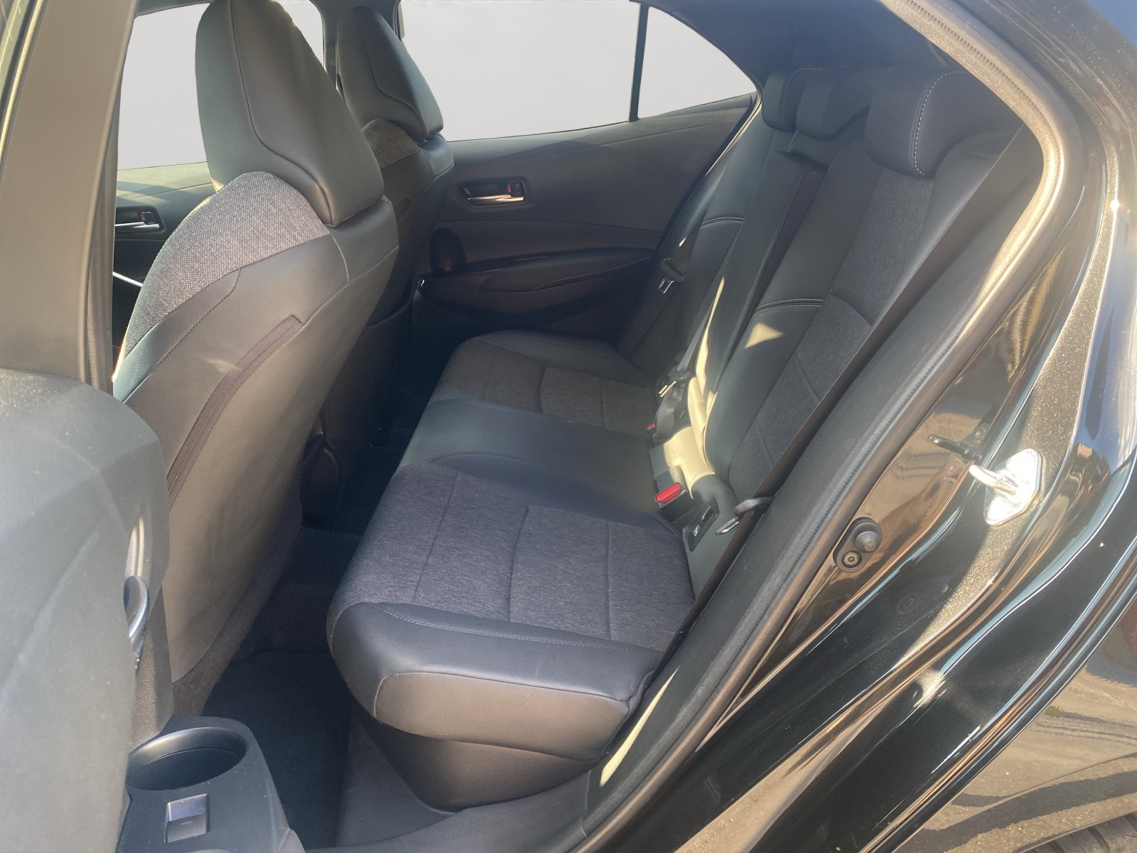 TOYOTA Corolla 2.0 HSD Premium e-CVT-image-8