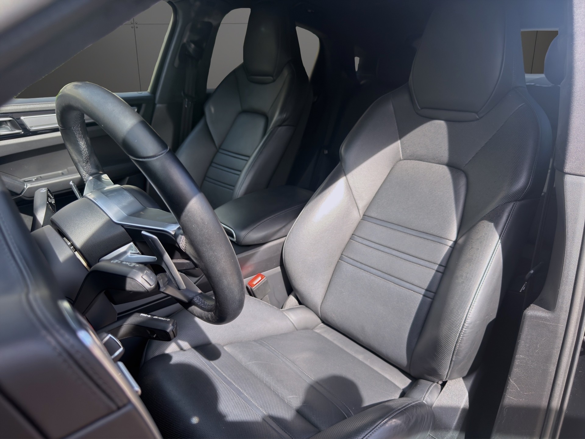 PORSCHE Cayenne GTS Coupé-image-12