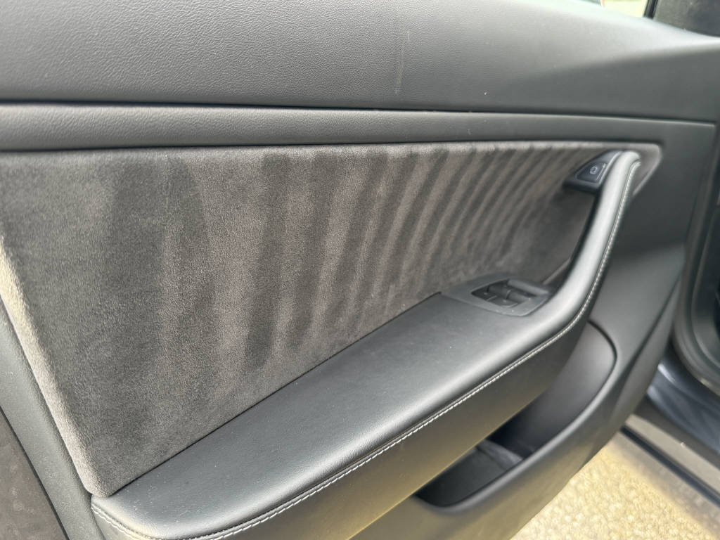 TESLA Model 3 Performance D-image-14