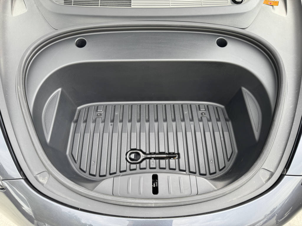 TESLA Model 3 Performance D-image-18