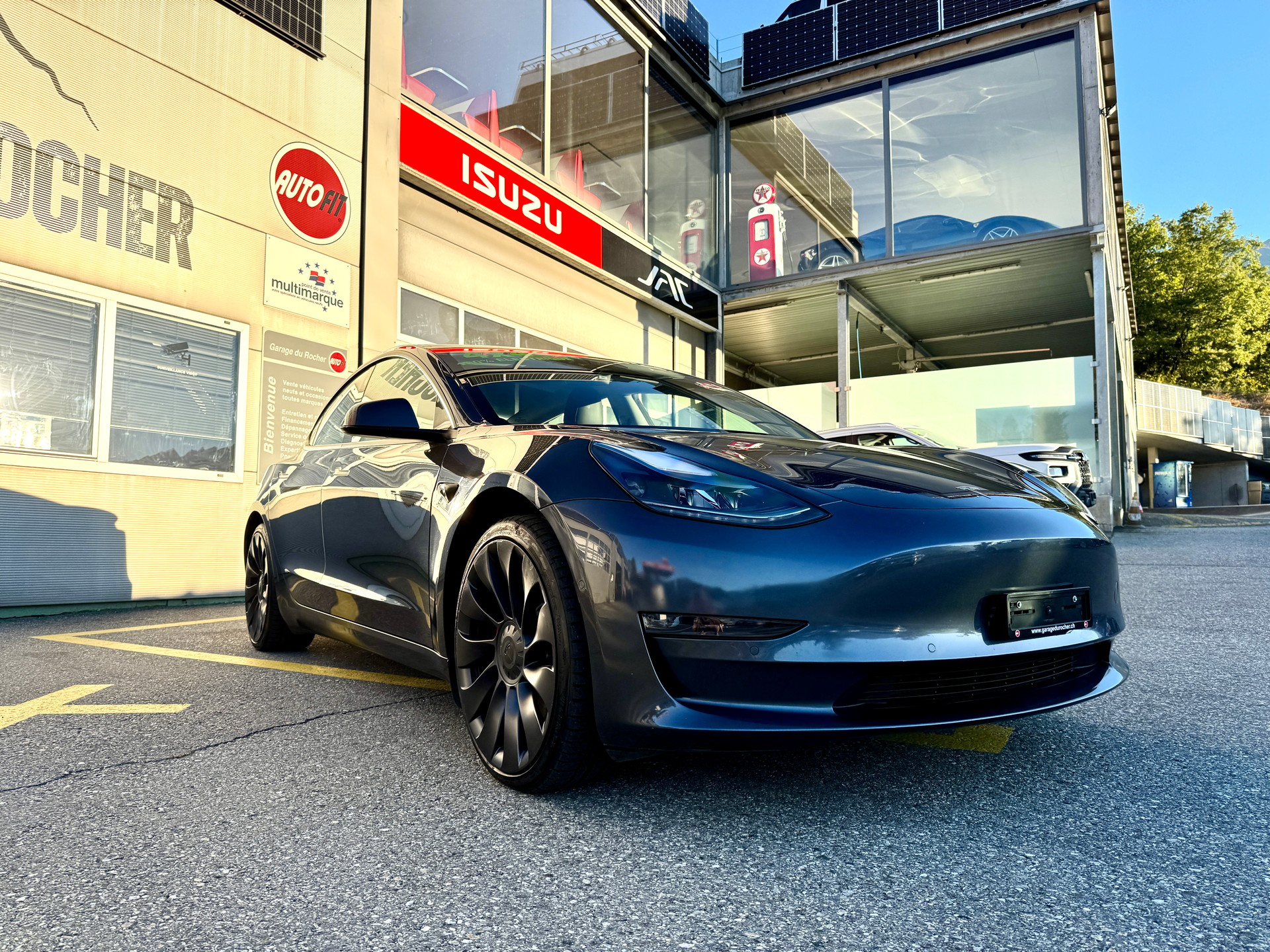 TESLA Model 3 Performance D-image-3