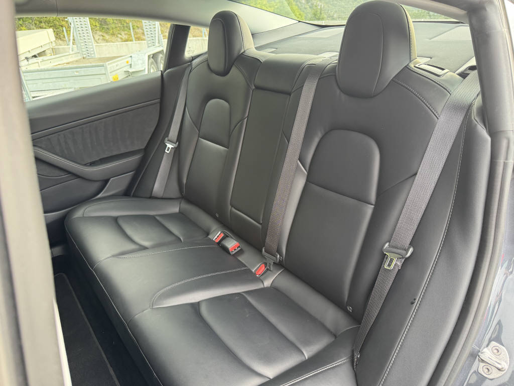 TESLA Model 3 Performance D-image-8