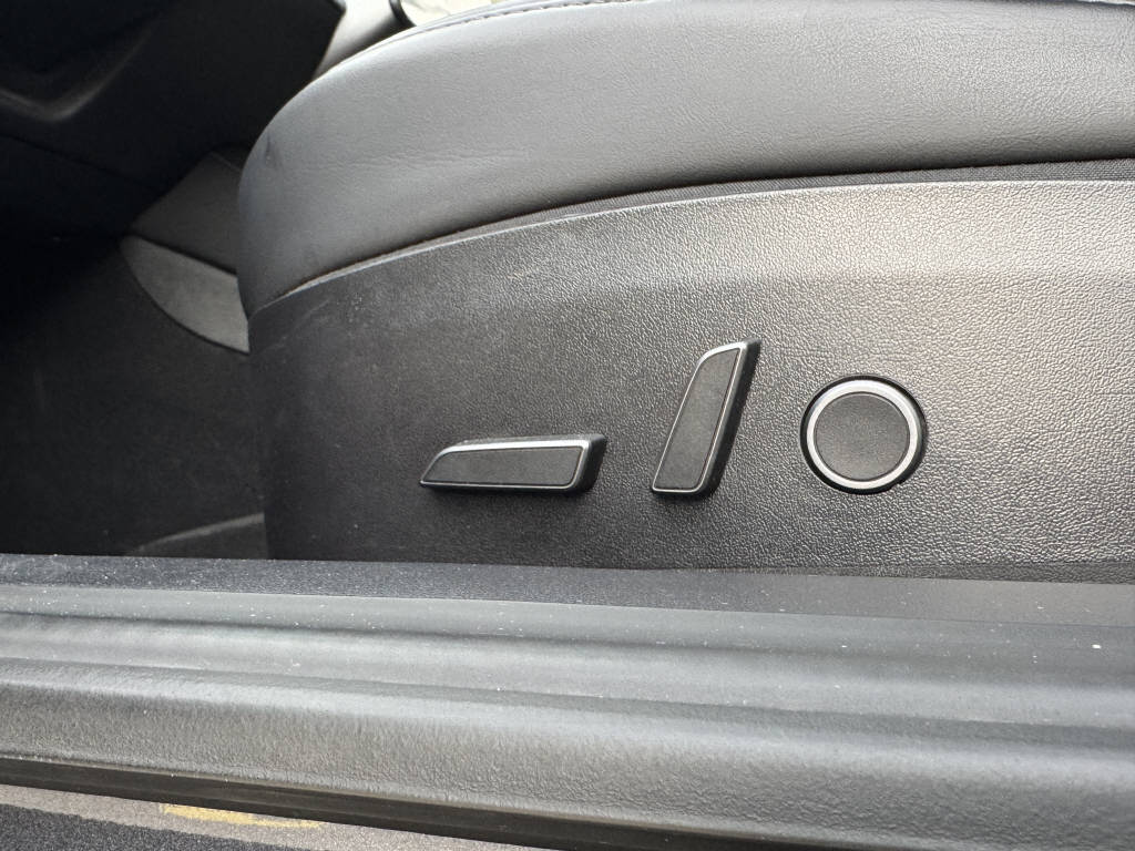 TESLA Model 3 Performance D-image-16