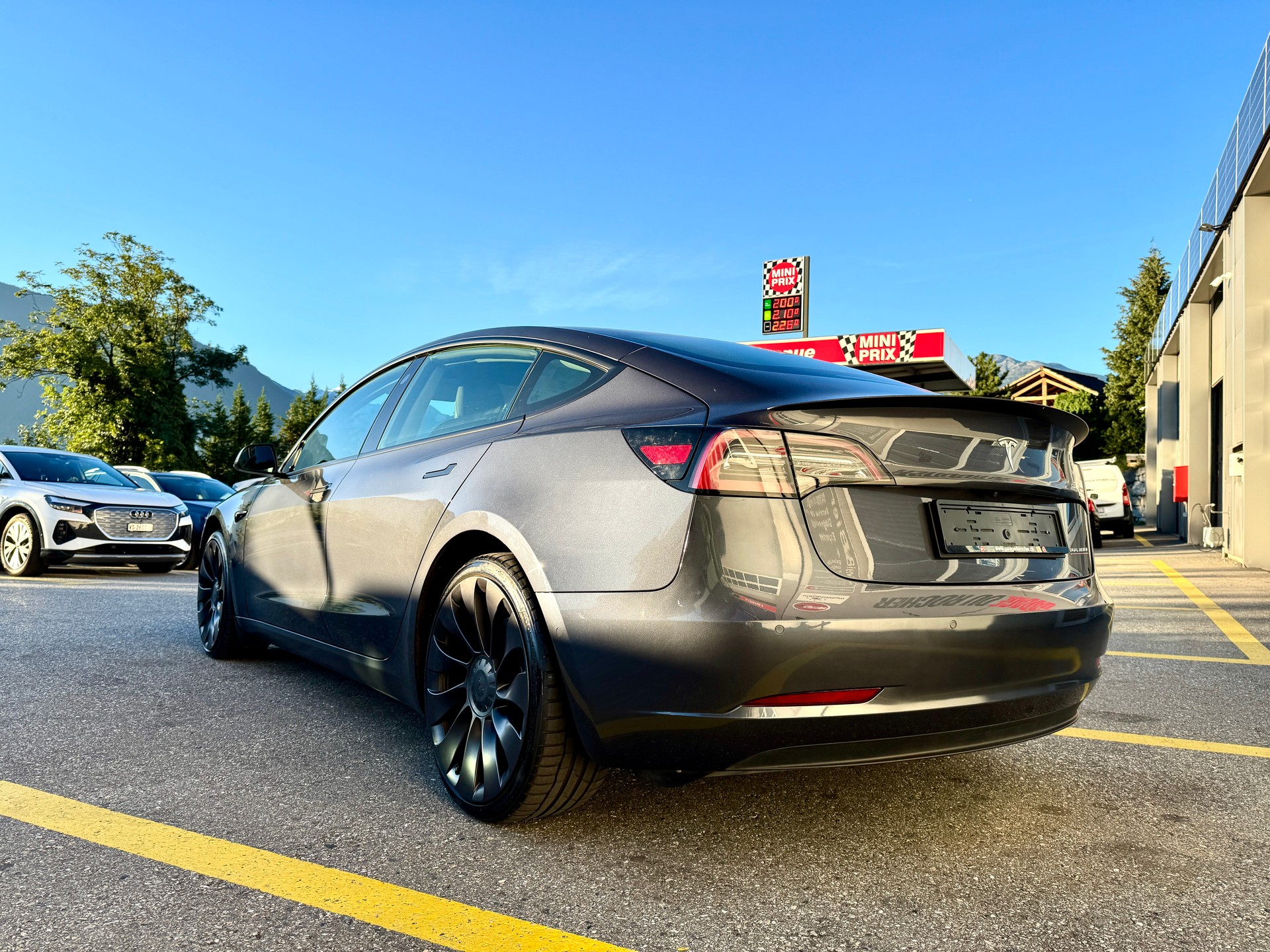 TESLA Model 3 Performance D-image-1