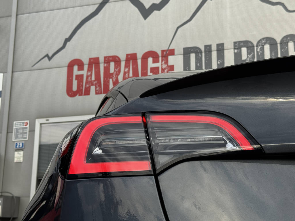 TESLA Model 3 Performance D-image-24