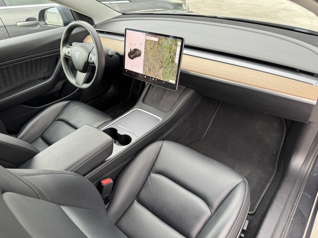 TESLA Model 3 Performance D-image-10