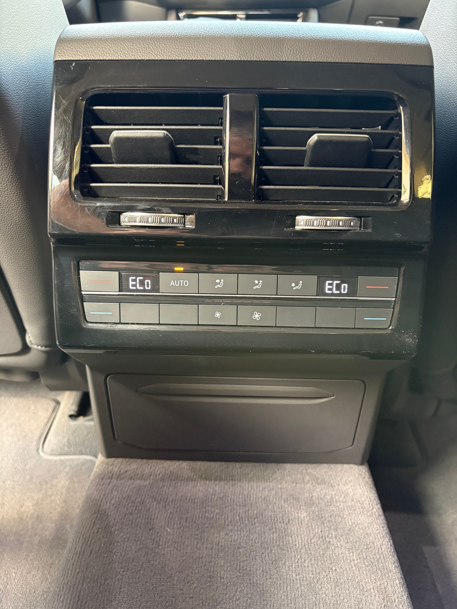 VW Touareg 3.0 TDI Atmosphere Tiptronic 3.5T Anhängerkupplung-image-17