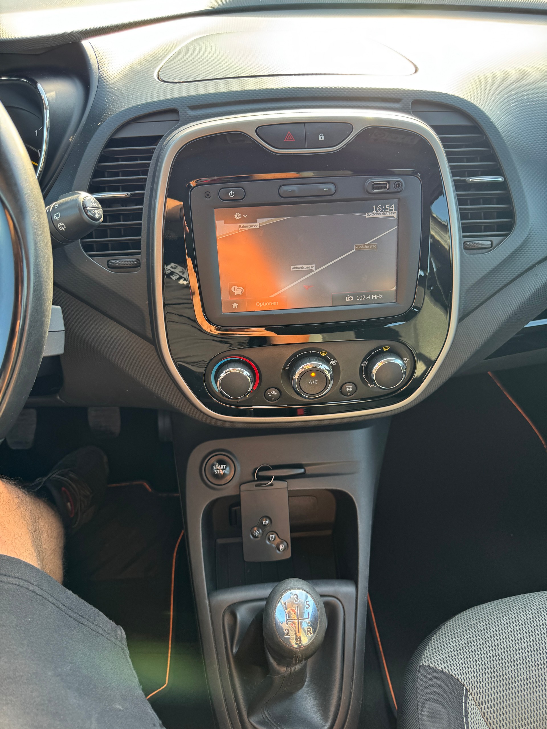 RENAULT Captur 0.9 12V Dynamique (Klima * Alufelgen *Radio mit Multimedia * Sensoren * Multilenkrad * BO6)-image-8