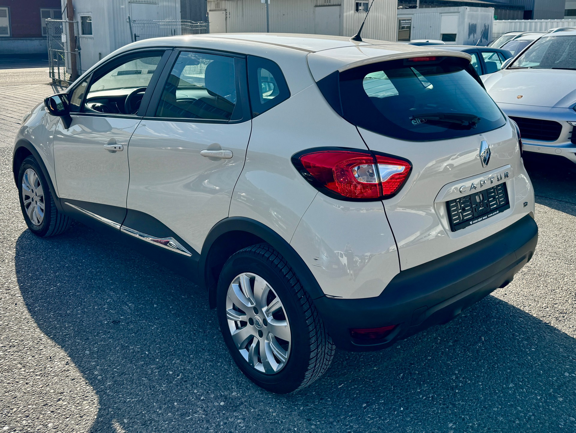 RENAULT Captur 0.9 12V Dynamique (Klima * Alufelgen *Radio mit Multimedia * Sensoren * Multilenkrad * BO6)-image-6