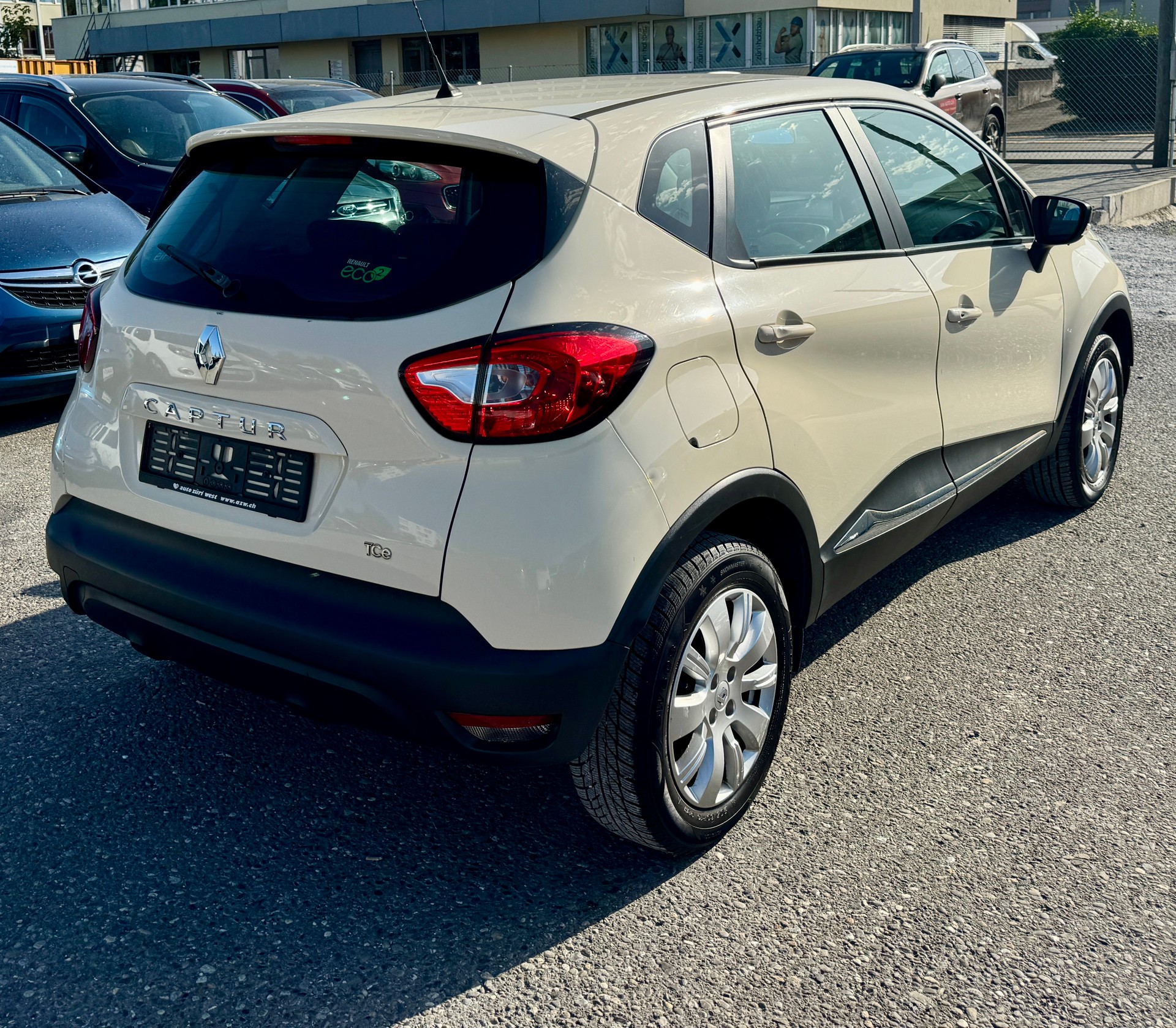 RENAULT Captur 0.9 12V Dynamique (Klima * Alufelgen *Radio mit Multimedia * Sensoren * Multilenkrad * BO6)-image-5