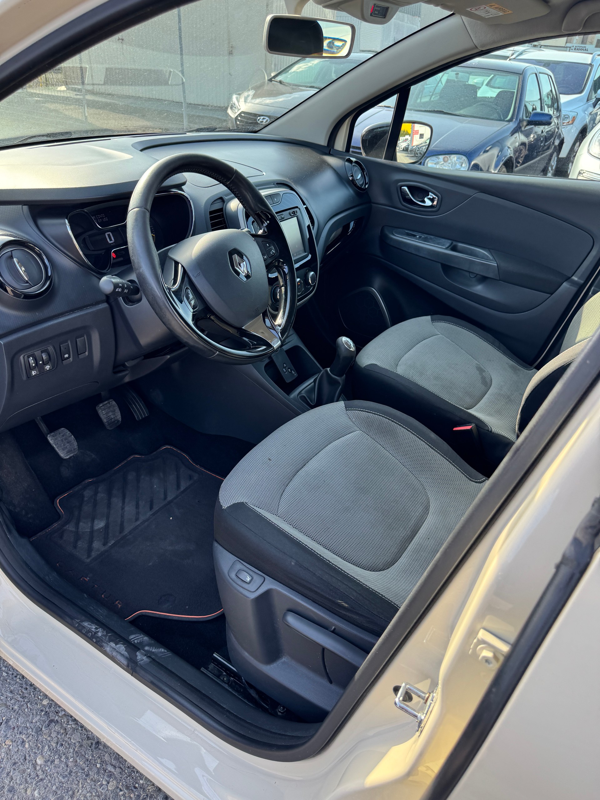 RENAULT Captur 0.9 12V Dynamique (Klima * Alufelgen *Radio mit Multimedia * Sensoren * Multilenkrad * BO6)-image-12