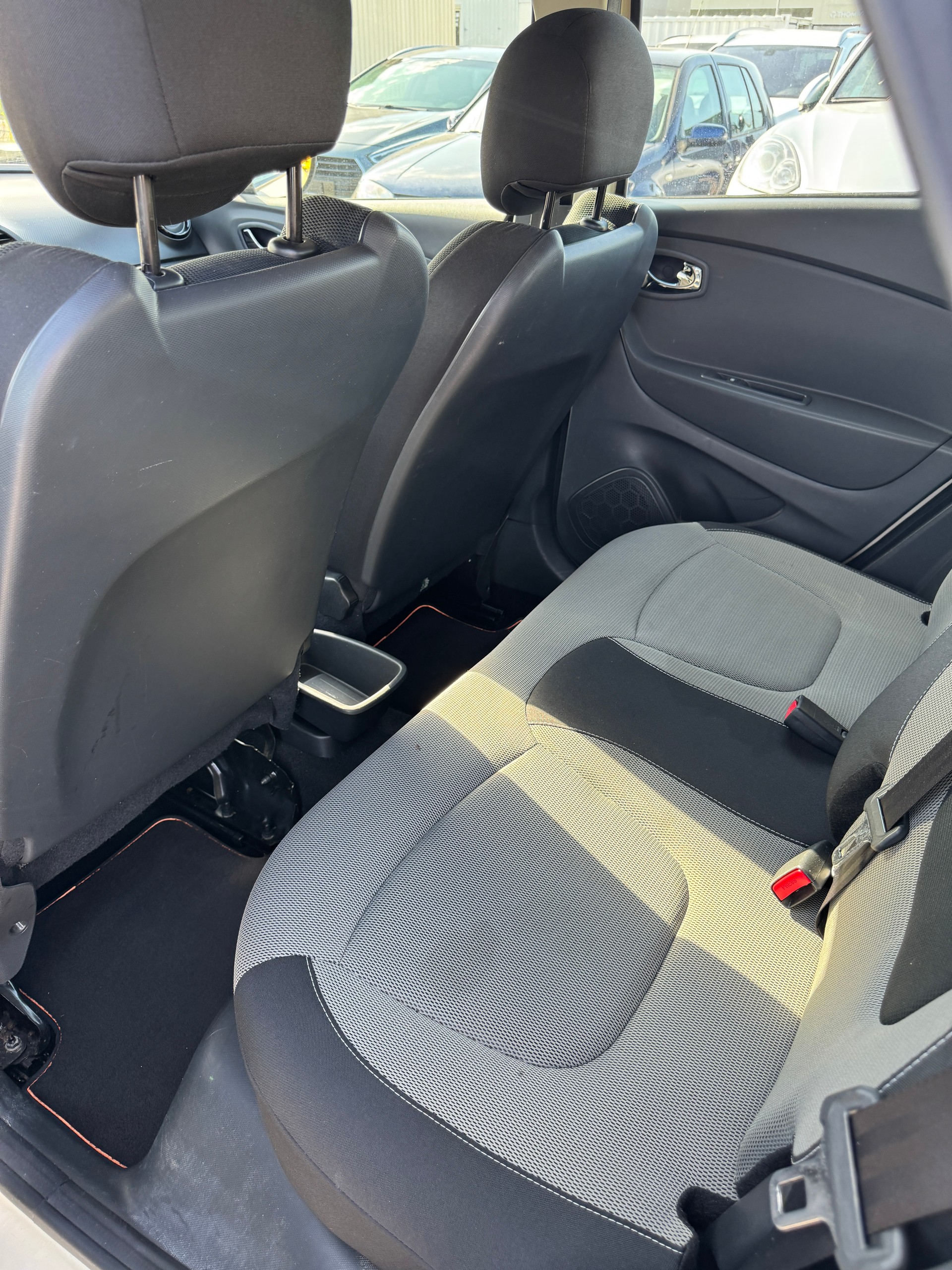 RENAULT Captur 0.9 12V Dynamique (Klima * Alufelgen *Radio mit Multimedia * Sensoren * Multilenkrad * BO6)-image-14