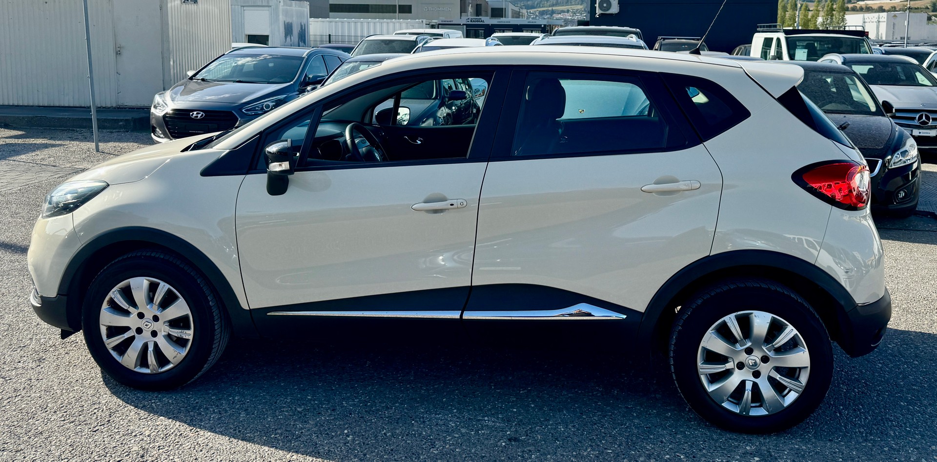 RENAULT Captur 0.9 12V Dynamique (Klima * Alufelgen *Radio mit Multimedia * Sensoren * Multilenkrad * BO6)-image-7
