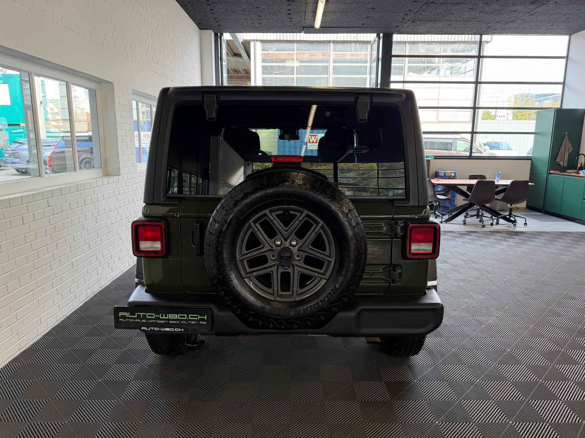 JEEP Wrangler 2.0 Unlimited Rubicon Automatic-image-3