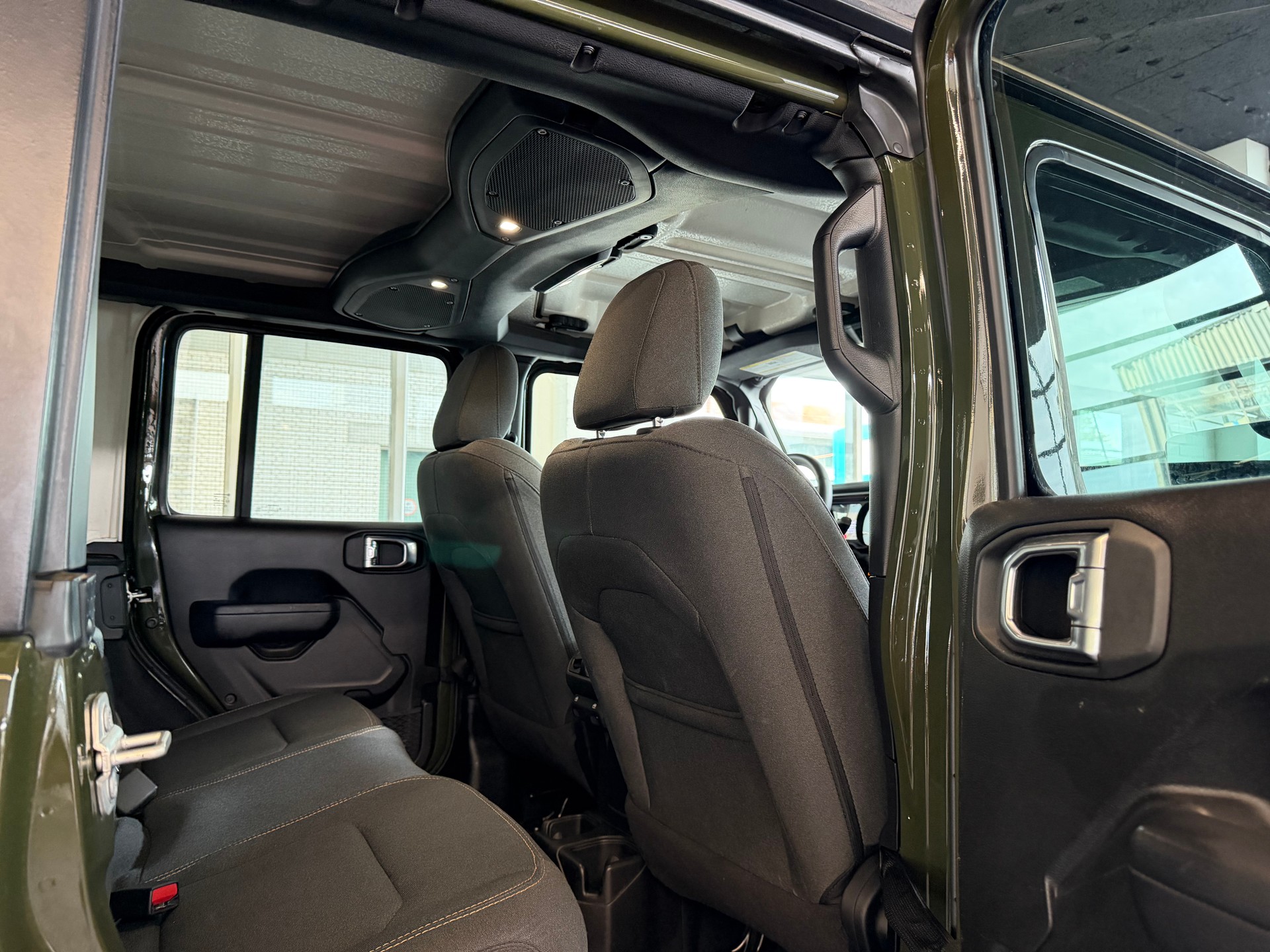 JEEP Wrangler 2.0 Unlimited Rubicon Automatic-image-8