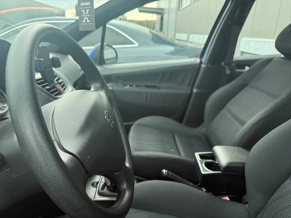 PEUGEOT 207 1.4 Urban-image-2