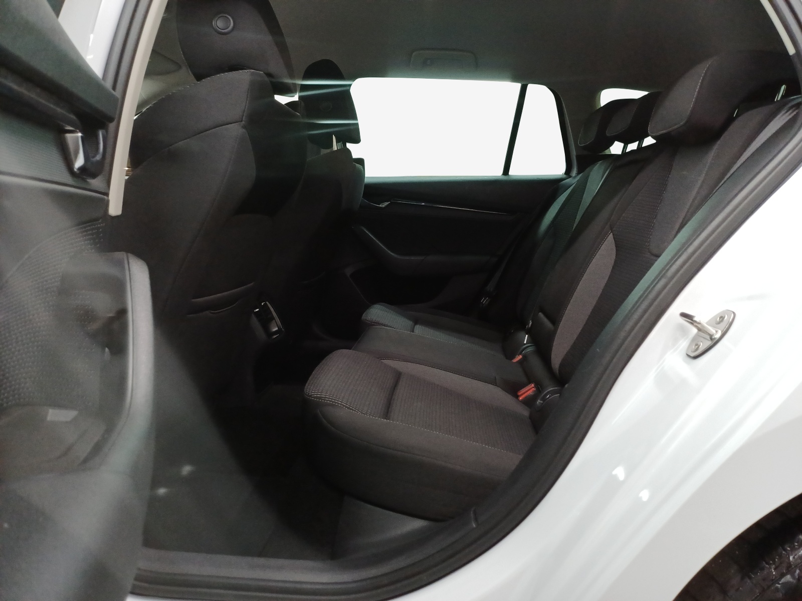 SKODA Octavia Combi 2.0 TSI Ambition DSG 4x4-image-11