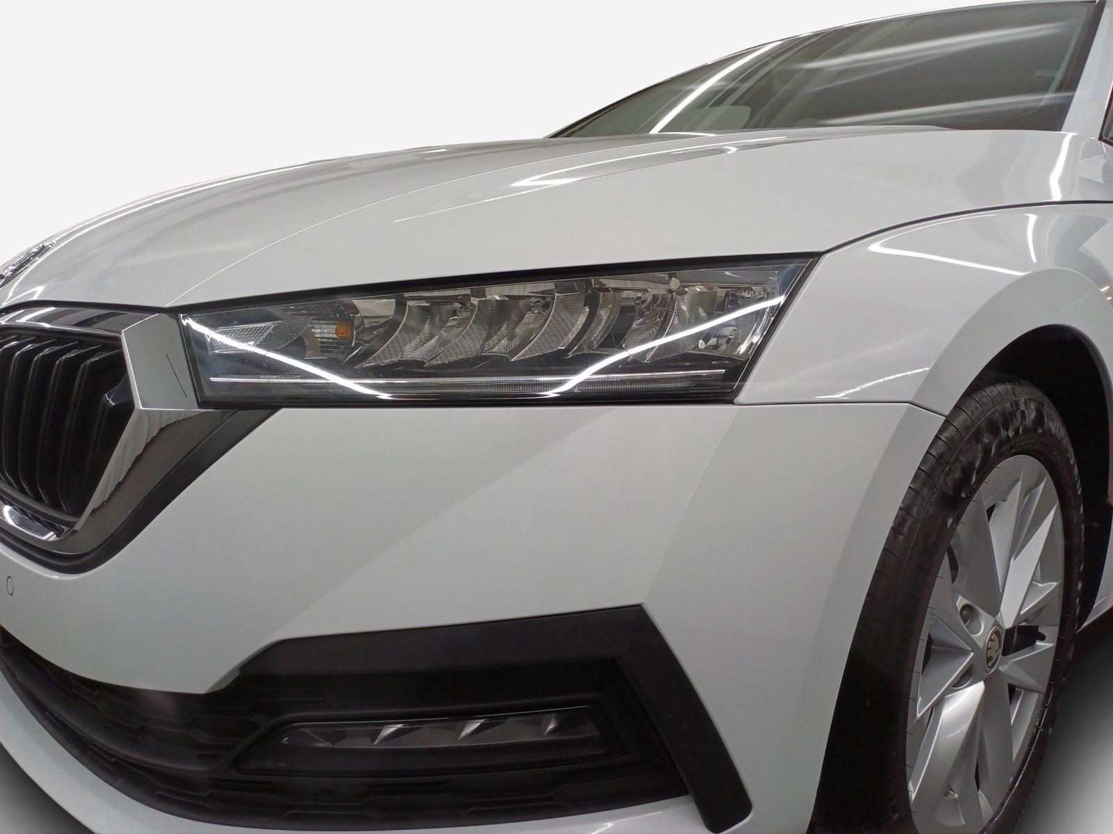 SKODA Octavia Combi 2.0 TSI Ambition DSG 4x4-image-15