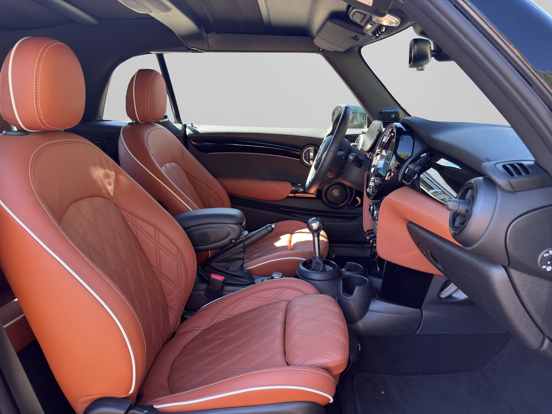 MINI Cabrio John Cooper Works-image-15