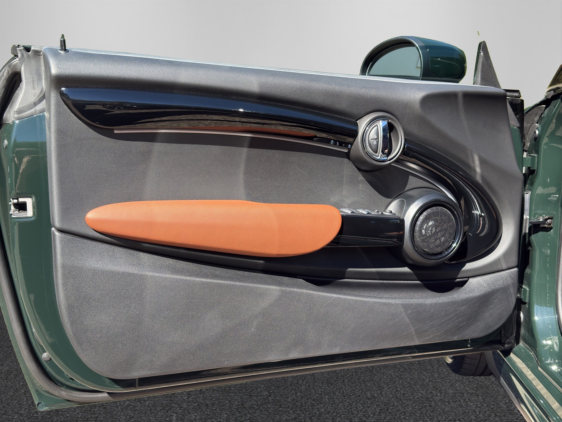 MINI Cabrio John Cooper Works-image-10
