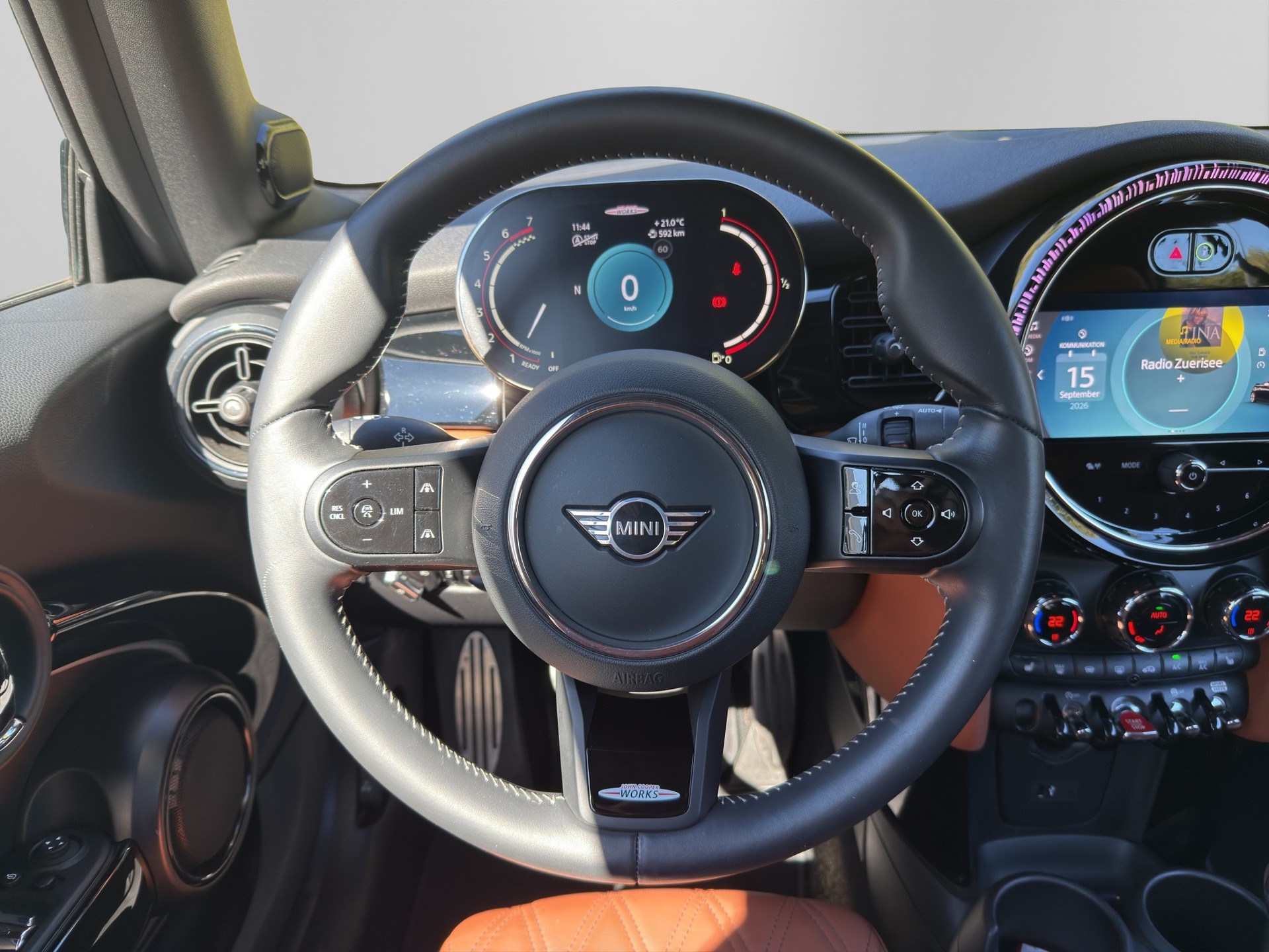 MINI Cabrio John Cooper Works-image-12