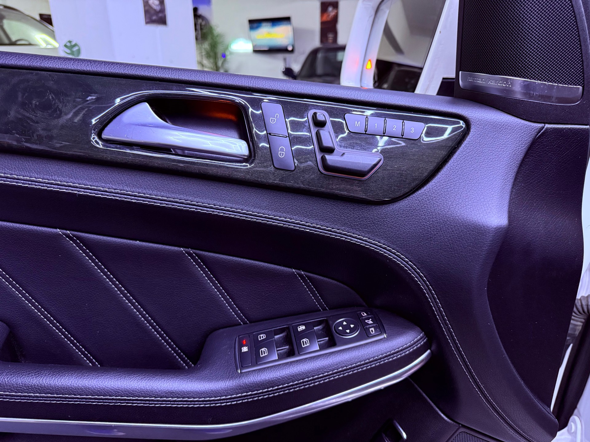 MERCEDES-BENZ GL 63 AMG 4Matic Speedshift Plus 7G-Tronic 7 Plätzer-image-22