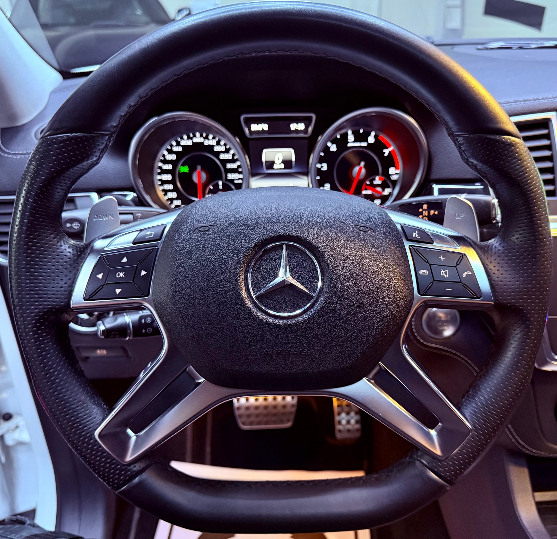 MERCEDES-BENZ GL 63 AMG 4Matic Speedshift Plus 7G-Tronic 7 Plätzer-image-16