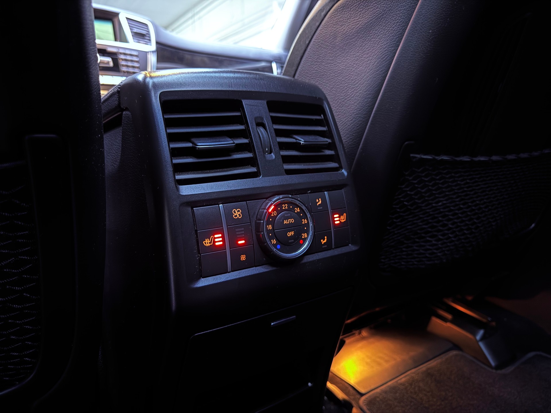 MERCEDES-BENZ GL 63 AMG 4Matic Speedshift Plus 7G-Tronic 7 Plätzer-image-25