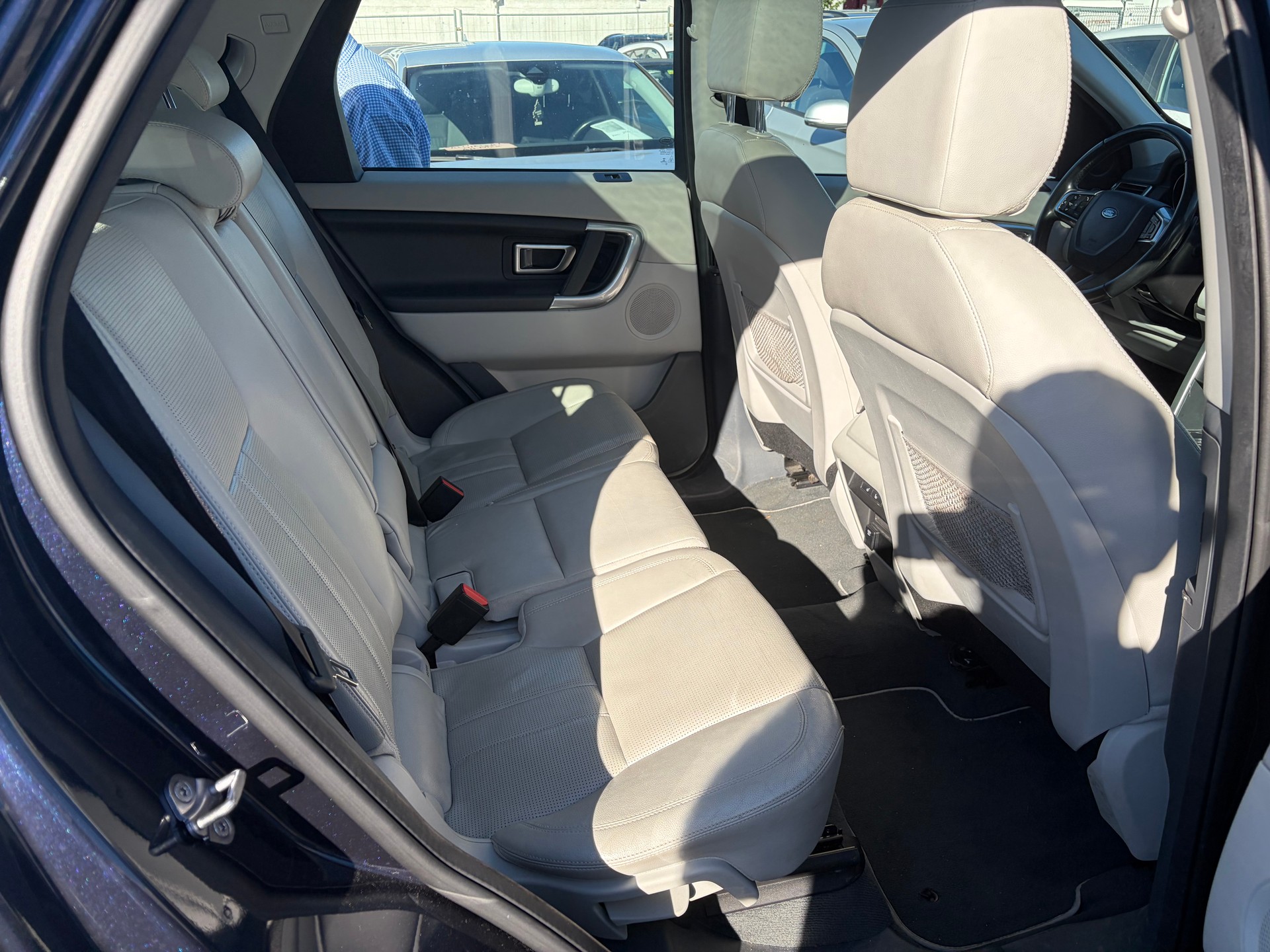 LAND ROVER Discovery Sport 2.0 TD4 SE AT9-image-10