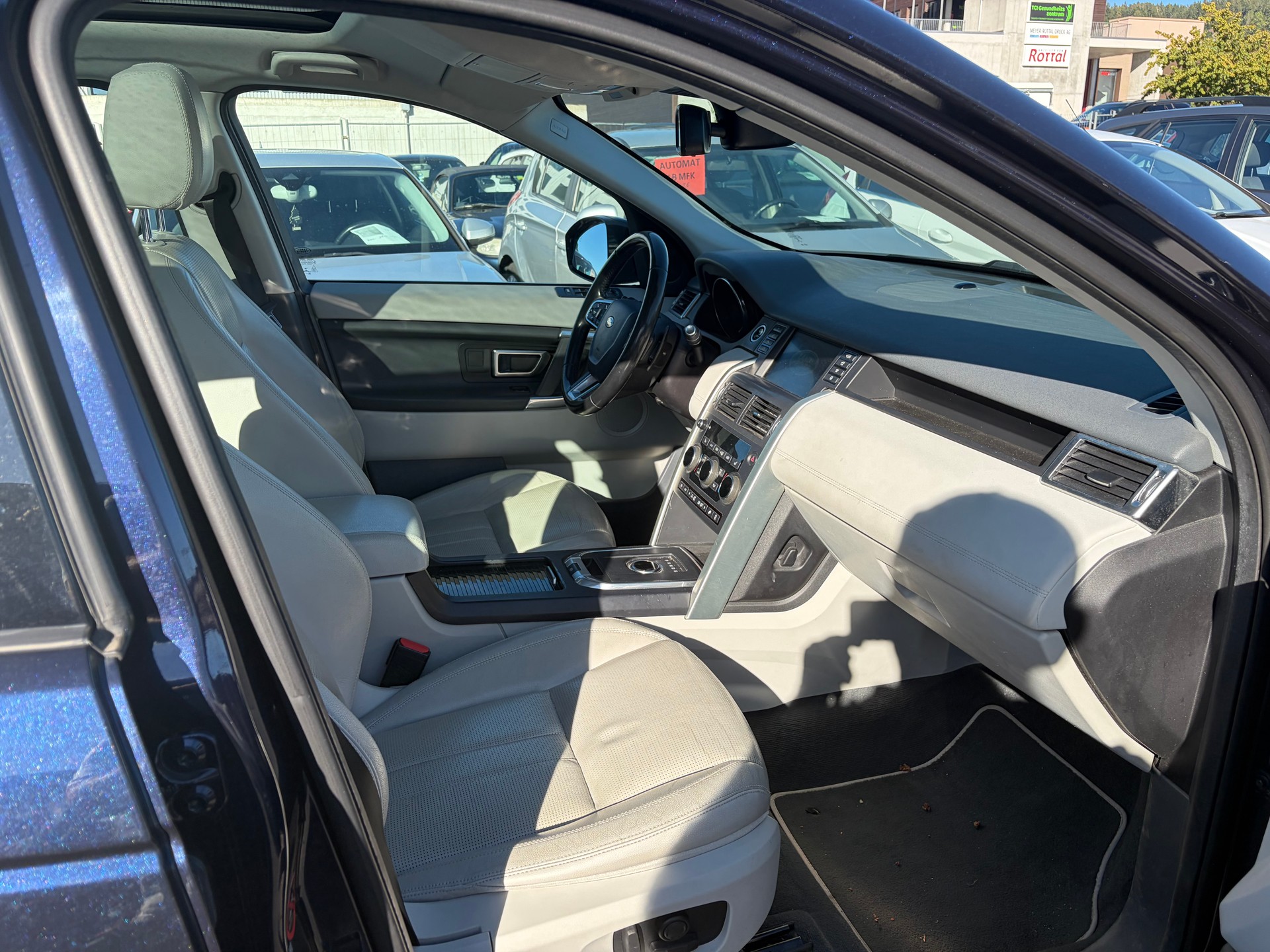 LAND ROVER Discovery Sport 2.0 TD4 SE AT9-image-11