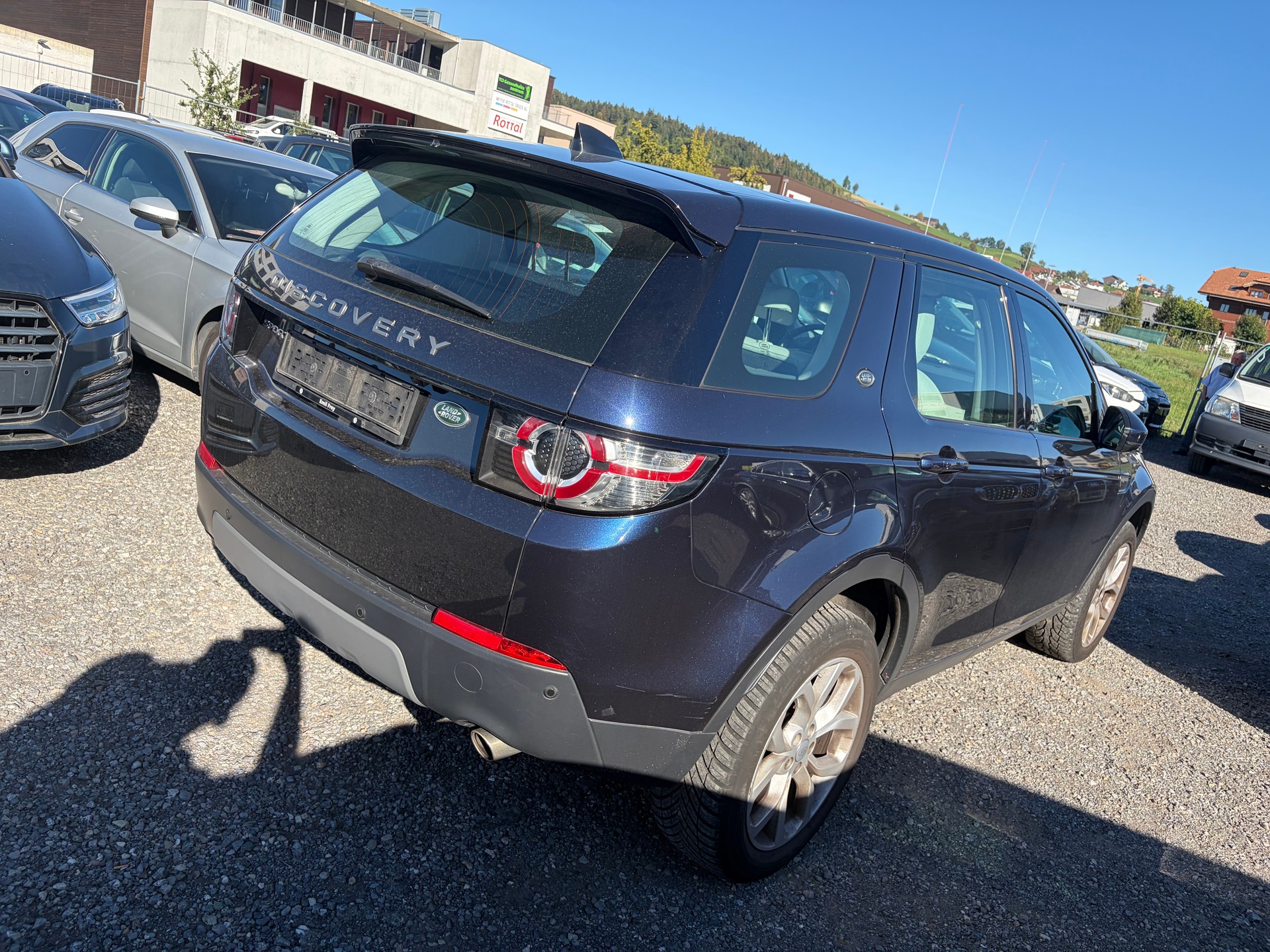 LAND ROVER Discovery Sport 2.0 TD4 SE AT9-image-6
