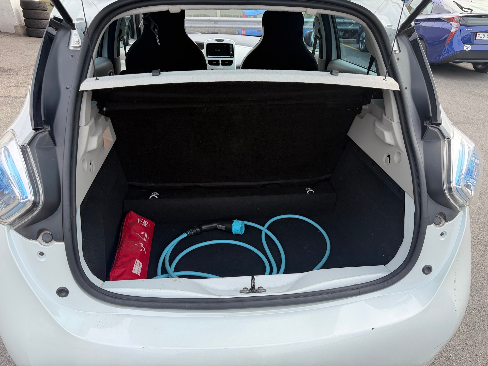 RENAULT ZOE-image-8
