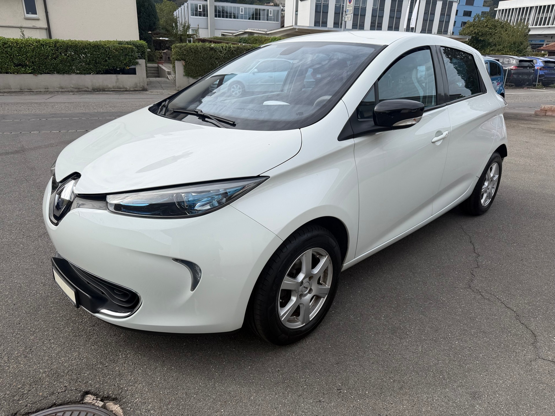 RENAULT ZOE-image-2