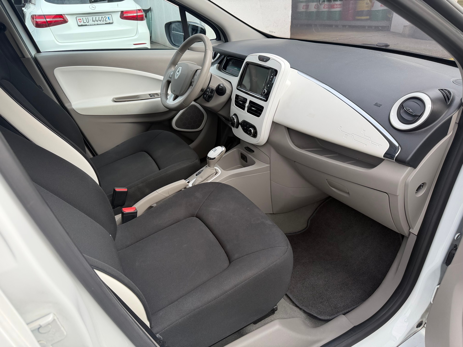 RENAULT ZOE-image-6